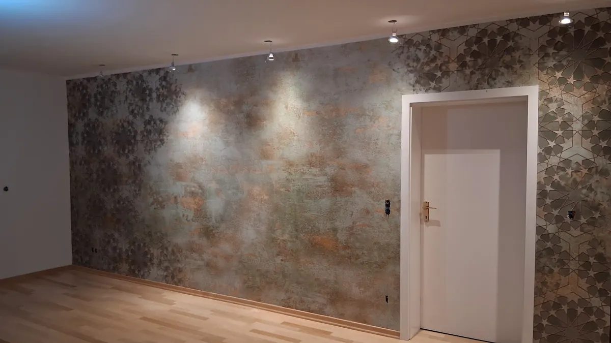 Wandgestaltung mit Effektspachtel und Lichtspots