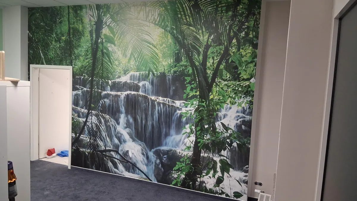 Fototapete mit Wasserfall im Wald