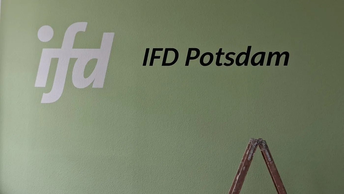 Gestaltete Logowand für IFD Potsdam